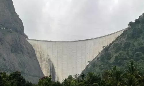 ഇ​ടു​ക്കി​യി​ൽ പ്ര​തി​ഷേ​ധം ക​ന​ത്തു; രാ​ത്രി​യാ​ത്ര നി​രോ​ധ​ന​ത്തി​ൽ വി​ശ​ദീ​ക​ര​ണ​വു​മാ​യി ജി​ല്ല ഭ​ര​ണ​കൂ​ടം