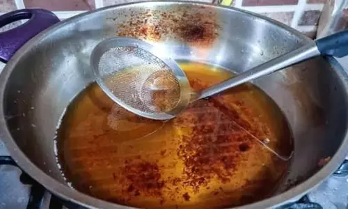 വയറ്റിൽ തീയിടുന്ന പഴകിയ എണ്ണ; ഓപ്പറേഷൻ തെളിമയിൽ തട്ടുകടകൾക്കും ഫാസ്റ്റ് ഫുഡുകൾക്കും പൂട്ടു വീണു