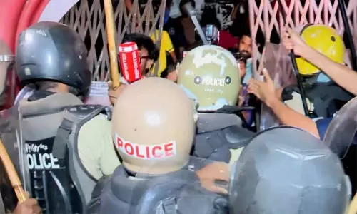 യൂത്ത് കോൺഗ്രസ്-എസ്.എഫ്.ഐ സംഘർഷം: കാരണം കൂകിവിളിയെന്ന് പൊലീസ്‌ റിപ്പോർട്ട്