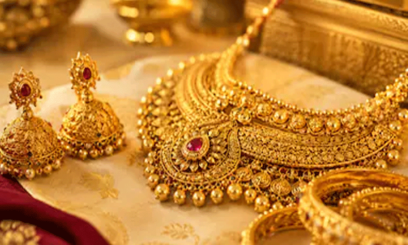 സ്വർണം പിന്നെയും താഴേക്ക്: പവന് 800 രൂപ കുറഞ്ഞു സ്വർണം പിന്നെയും താഴേക്ക്: പവന് 800 രൂപ കുറഞ്ഞു