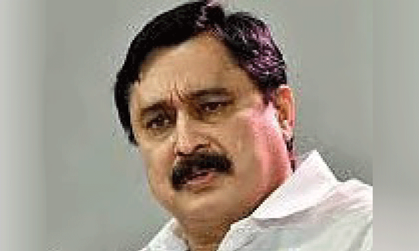 മെസ്സിയുടെ പേരിൽ കള്ളക്കളി; മുൻമന്ത്രി വി. അബ്ദുറഹ്മാനെ പ്രതിചേർക്കാൻ നീക്കം മെസ്സിയുടെ പേരിൽ കള്ളക്കളി; മുൻമന്ത്രി വി. അബ്ദുറഹ്മാനെ പ്രതിചേർക്കാൻ നീക്കം