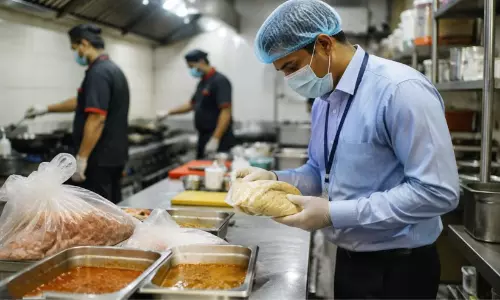 ഉത്സവകാലത്തിന് മുന്നോടിയായി ഭക്ഷ്യപരിശോധനയിൽ 46% വർദ്ധനവ്; എന്നാൽ ശിക്ഷയിലെ ഇളവ് ആശങ്ക കൂട്ടുന്നു ഉത്സവകാലത്തിന് മുന്നോടിയായി ഭക്ഷ്യപരിശോധനയിൽ 46% വർദ്ധനവ്; എന്നാൽ ശിക്ഷയിലെ ഇളവ് ആശങ്ക കൂട്ടുന്നു