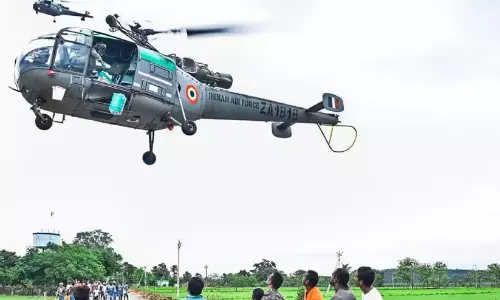 ഹെലികോപ്റ്ററിൽ നിന്ന് വിതരണം ചെയ്ത ദുരിതാശ്വാസ പാക്കറ്റ് തലയിൽ വീണ് 62കാരന് ദാരുണാന്ത്യം