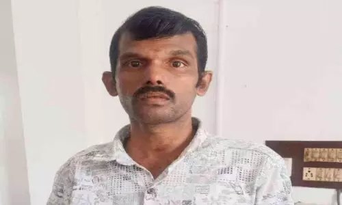 പോ​ക്സോ; യു​വാ​വി​ന് എ​ട്ട് വ​ർ​ഷം ക​ഠി​ന​ത​ട​വും പി​ഴ​യും