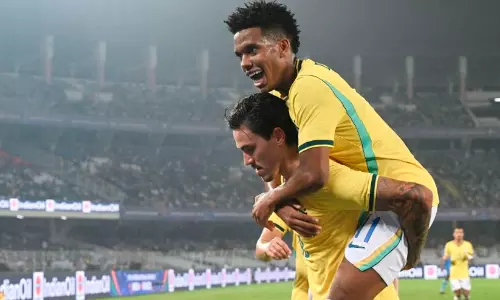 നന്ദി സാംബാ; വീണ്ടും വരിക, ചരിത്ര പോരാട്ടം കണ്ട് കൊൽക്കത്ത; ഇന്ത്യൻ വലയിൽ നാലടിച്ച് ബ്രസീൽ നന്ദി സാംബാ; വീണ്ടും വരിക, ചരിത്ര പോരാട്ടം കണ്ട് കൊൽക്കത്ത; ഇന്ത്യൻ വലയിൽ നാലടിച്ച് ബ്രസീൽ
