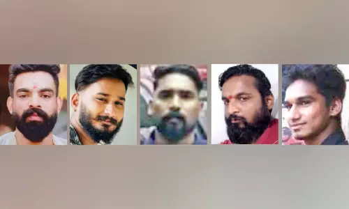 സി.പി.എം പ്രവർത്തകരെ ബോംബെറിഞ്ഞ കേസ്; അഞ്ച് ആർ.എസ്.എസ് പ്രവർത്തകർക്ക് കഠിനതടവും പിഴയും സി.പി.എം പ്രവർത്തകരെ ബോംബെറിഞ്ഞ കേസ്; അഞ്ച് ആർ.എസ്.എസ് പ്രവർത്തകർക്ക് കഠിനതടവും പിഴയും