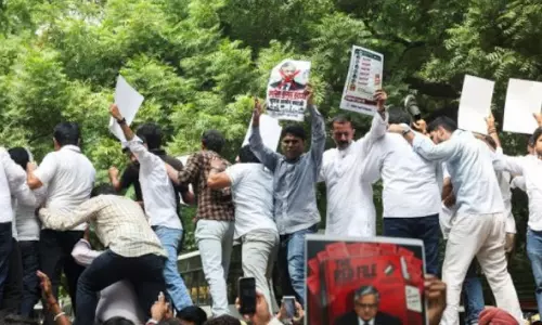 ഗ്യാനേഷ് കുമാറിന്റെ രാജി; നേഹ ബോറയെ കസ്റ്റഡിയിലെടുത്തു പിന്നീട് മോചിപ്പിച്ചു, പ്രതിഷേധം, സംഘർഷം, കേസുകൾ രജിസ്റ്റർ ചെയ്തു ഗ്യാനേഷ് കുമാറിന്റെ രാജി; നേഹ ബോറയെ കസ്റ്റഡിയിലെടുത്തു പിന്നീട് മോചിപ്പിച്ചു, പ്രതിഷേധം, സംഘർഷം, കേസുകൾ രജിസ്റ്റർ ചെയ്തു