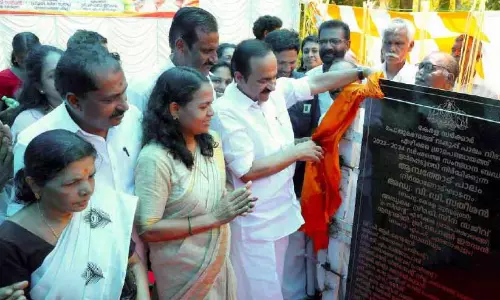 പറവൂരിൽനിന്ന് 20 മിനിറ്റിൽ എറണാകുളത്ത്; യാത്രാ സൗകര്യം യാഥാർഥ്യമാക്കുമെന്ന് മുഖ്യമന്ത്രി പറവൂരിൽനിന്ന് 20 മിനിറ്റിൽ എറണാകുളത്ത്; യാത്രാ സൗകര്യം യാഥാർഥ്യമാക്കുമെന്ന് മുഖ്യമന്ത്രി