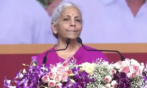 നിർമല സീതാരാമന്റെ പ്രസംഗത്തിനിടെ കൂക്കി; ജനരോഷമെന്ന് കോൺഗ്രസ്, ആവേശ പ്രകടനമെന്ന് എൻ.ഡി.എ നിർമല സീതാരാമന്റെ പ്രസംഗത്തിനിടെ കൂക്കി; ജനരോഷമെന്ന് കോൺഗ്രസ്, ആവേശ പ്രകടനമെന്ന് എൻ.ഡി.എ