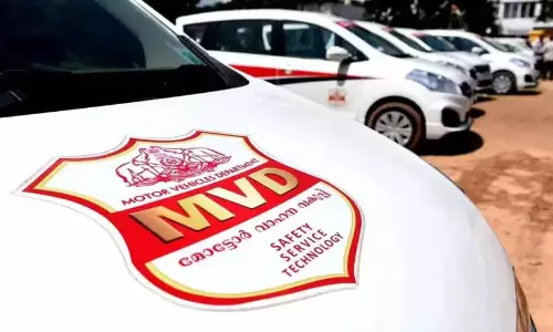 ഓൺലൈൻ സംവിധാനം കട്ടപ്പുറത്ത്: മോട്ടോർ വാഹന വകുപ്പ് അപേക്ഷകർ പെരുവഴിയിൽ