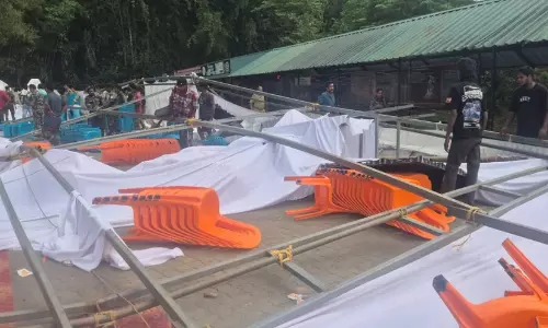 മന്ത്രി ഷിബു ബേബി ജോൺ ഉദ്ഘാടനം നിർവഹിച്ചു പോയ വേദി തകർന്ന് വീണു; മൂന്ന് പൊലീസുകാർക്ക് പരിക്ക് മന്ത്രി ഷിബു ബേബി ജോൺ ഉദ്ഘാടനം നിർവഹിച്ചു പോയ വേദി തകർന്ന് വീണു; മൂന്ന് പൊലീസുകാർക്ക് പരിക്ക്