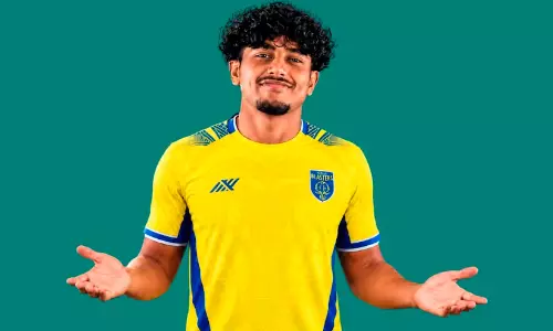 മഞ്ഞപ്പടയുടെ മുന്നേറ്റനിരയ്ക്ക് മലയാളി കരുത്ത്; മുഹമ്മദ് സനാനെ റാഞ്ചി കേരള ബ്ലാസ്റ്റേഴ്സ് മഞ്ഞപ്പടയുടെ മുന്നേറ്റനിരയ്ക്ക് മലയാളി കരുത്ത്; മുഹമ്മദ് സനാനെ റാഞ്ചി കേരള ബ്ലാസ്റ്റേഴ്സ്