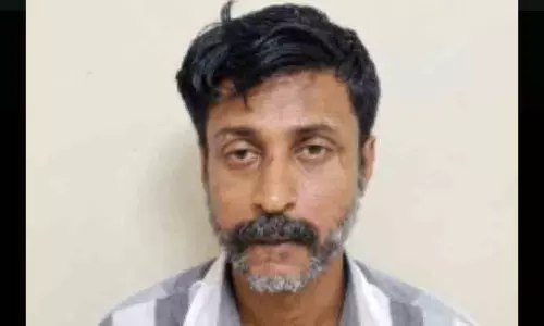 ലോഡ്ജിൽ ഒപ്പം മുറിയെടുത്ത് സുഹൃത്തിന്റെ മാലയും ഐഫോണും മോഷ്ടിച്ചയാൾ അറസ്റ്റിൽ; പിടിയിലായത് കൊലപാതകം അടക്കം 30 കേസുകളിൽ പ്രതി! ലോഡ്ജിൽ ഒപ്പം മുറിയെടുത്ത് സുഹൃത്തിന്റെ മാലയും ഐഫോണും മോഷ്ടിച്ചയാൾ അറസ്റ്റിൽ; പിടിയിലായത് കൊലപാതകം അടക്കം 30 കേസുകളിൽ പ്രതി!
