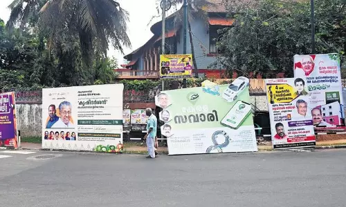 ഫ്ലക്സ് ബോർഡുകൾക്ക് പിഴയിട്ടു; പരാജയപ്പെട്ട സ്ഥാനാർഥി ഉദ്യോഗസ്ഥനെ കൈയേറ്റം ചെയ്തു ഫ്ലക്സ് ബോർഡുകൾക്ക് പിഴയിട്ടു; പരാജയപ്പെട്ട സ്ഥാനാർഥി ഉദ്യോഗസ്ഥനെ കൈയേറ്റം ചെയ്തു