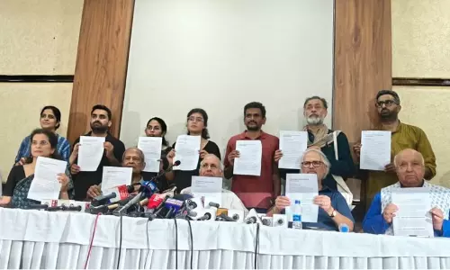 ഗ്യാനേഷ് കുമാറിനെതിരെ ഇംപീച്ച്മെന്റ് നോട്ടീസും കുറ്റപത്രവുമായി മുന് ഉദ്യോഗസ്ഥരും സാമൂഹിക പ്രവര്ത്തകരും ഗ്യാനേഷ് കുമാറിനെതിരെ ഇംപീച്ച്മെന്റ് നോട്ടീസും കുറ്റപത്രവുമായി മുന് ഉദ്യോഗസ്ഥരും സാമൂഹിക പ്രവര്ത്തകരും