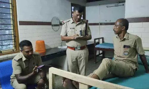കെ.എസ്.ആര്.ടി.സി ബസ് തടഞ്ഞ് ഡ്രൈവറെ മര്ദിച്ചതായി പരാതി കെ.എസ്.ആര്.ടി.സി ബസ് തടഞ്ഞ് ഡ്രൈവറെ മര്ദിച്ചതായി പരാതി
