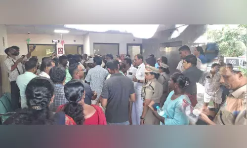 കാട്ടാന ആക്രമണത്തിൽ വയോധികയുടെ മരണം; താലൂക്കാശുപത്രിയിൽ പ്രതിഷേധം കാട്ടാന ആക്രമണത്തിൽ വയോധികയുടെ മരണം; താലൂക്കാശുപത്രിയിൽ പ്രതിഷേധം