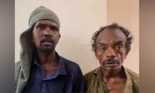 അമ്പലമോഷ്ടാക്കളെ നാട്ടുകാർ പിടികൂടി അമ്പലമോഷ്ടാക്കളെ നാട്ടുകാർ പിടികൂടി