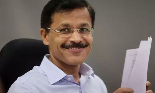 ഇന്ത്യൻ ഉദ്യോഗസ്ഥന് ‘ന്യൂയോർക്ക് ടൈംസി’ന്റെ പ്രശംസ; തലക്കെട്ടുകളിലല്ല, മാറ്റത്തിലാണ് കാര്യമെന്ന് തുകാറാം മുണ്ടെ