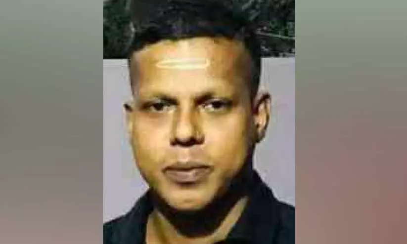 യുവതിയെ ഭീഷണിപ്പെടുത്തി നഗ്നയായി വീഡിയോകോള് ചെയ്യിച്ച് പ്രചരിപ്പിച്ച സംഭവത്തില് യുവാവ് അറസ്റ്റിൽ യുവതിയെ ഭീഷണിപ്പെടുത്തി നഗ്നയായി വീഡിയോകോള് ചെയ്യിച്ച് പ്രചരിപ്പിച്ച സംഭവത്തില് യുവാവ് അറസ്റ്റിൽ
