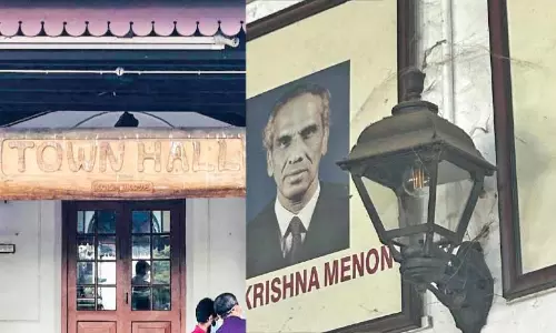 മാ​റാ​ല പി​ടി​ച്ച് ടൗ​ൺ​ഹാ​ളി​ൽ മ​ഹാ​ൻ​മാ​രു​ടെ ഓ​ർ​മ​ചി​ത്ര​ങ്ങ​ൾ