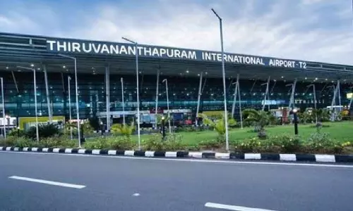 8 മിനിട്ടിൽ എങ്ങനെ ഓടിയിറങ്ങും? വിമാനത്താവളത്തിൽ പാർക്കിങ്ങിൽ പകൽക്കൊള്ള