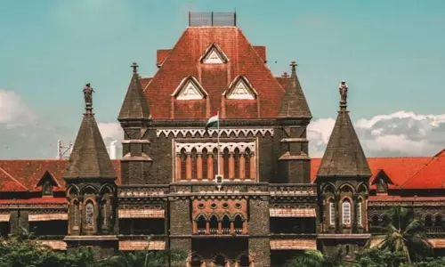 Bombay High Court building representing the bench hearing proceedings on MPSC student protests in Pune.