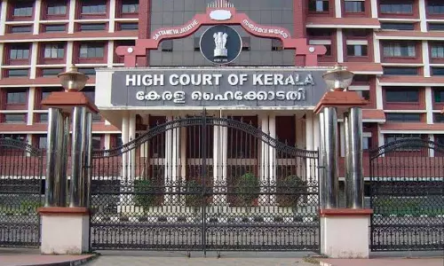വസ്ത്രധാരണം വ്യക്തികളുടെ ഇഷ്ടമെന്ന് ഹൈകോടതി വസ്ത്രധാരണം വ്യക്തികളുടെ ഇഷ്ടമെന്ന് ഹൈകോടതി