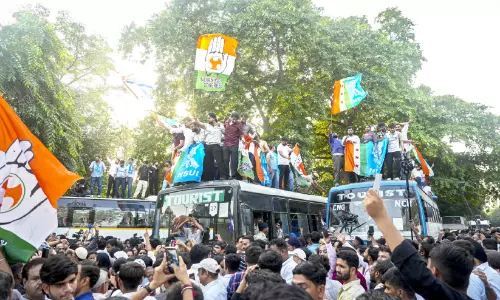 ഗ്യാനേഷ് കുമാർ രാജിവെക്കും വരെ പോരാട്ടമെന്ന് പ്രതിപക്ഷം; ഉച്ചവിരുന്നിൽ നിന്ന് ഉച്ചവെയിലിലേക്ക്... ഗ്യാനേഷ് കുമാർ രാജിവെക്കും വരെ പോരാട്ടമെന്ന് പ്രതിപക്ഷം; ഉച്ചവിരുന്നിൽ നിന്ന് ഉച്ചവെയിലിലേക്ക്...