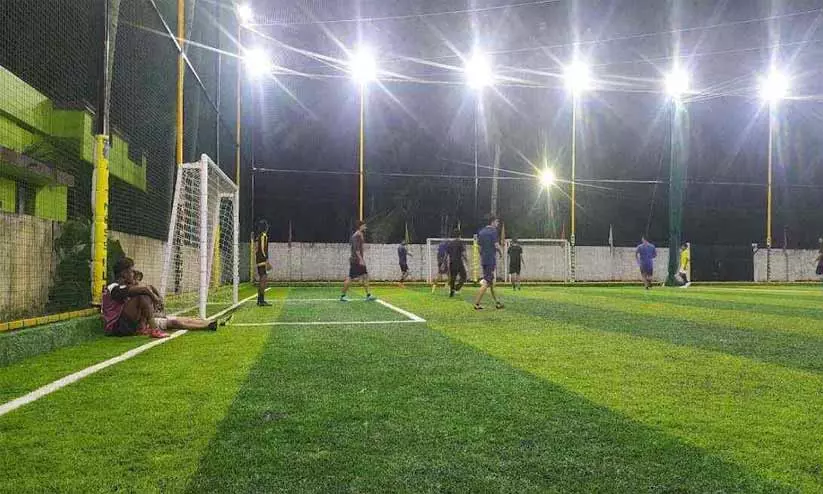 വൈപ്പിനിൽ കളിക്കളമില്ല; കുട്ടികൾ കിലോമീറ്ററുകൾ താണ്ടി എറണാകുളത്തേക്ക്