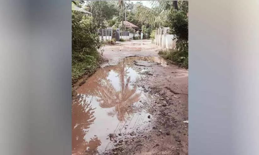 റോഡുകൾ തകർന്നു: തഴവയിൽ യാത്രാക്ലേശം റോഡുകൾ തകർന്നു: തഴവയിൽ യാത്രാക്ലേശം