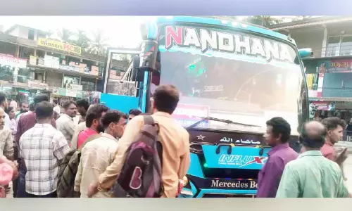 ബാലുശ്ശേരി ബസ്സ് സ്റ്റാൻഡ്; സ്വകാര്യ ബസുകളുടെ മരണപ്പാച്ചിൽ, വിദ്യാർഥിനി രക്ഷപ്പെട്ടത് തലനാരിഴക്ക്