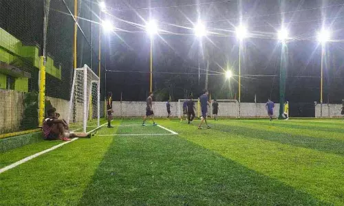 വൈപ്പിനിൽ കളിക്കളമില്ല; കുട്ടികൾ കിലോമീറ്ററുകൾ താണ്ടി എറണാകുളത്തേക്ക്