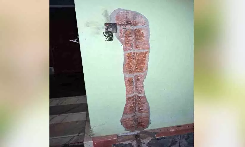 അപ്രതീക്ഷിത ഇടിമിന്നലിൽ വ്യാപക നാശനഷ്ടം; ഒരാൾക്ക് പരിക്ക് അപ്രതീക്ഷിത ഇടിമിന്നലിൽ വ്യാപക നാശനഷ്ടം; ഒരാൾക്ക് പരിക്ക്