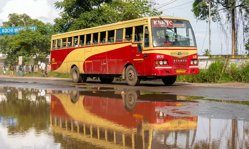 സ്കൂട്ടർ യാത്രികരുടെ; മരണം കെ.എസ്.ആർ.ടി.സി ഡ്രൈവർക്ക് മൂന്ന് വർഷം തടവ് സ്കൂട്ടർ യാത്രികരുടെ; മരണം കെ.എസ്.ആർ.ടി.സി ഡ്രൈവർക്ക് മൂന്ന് വർഷം തടവ്