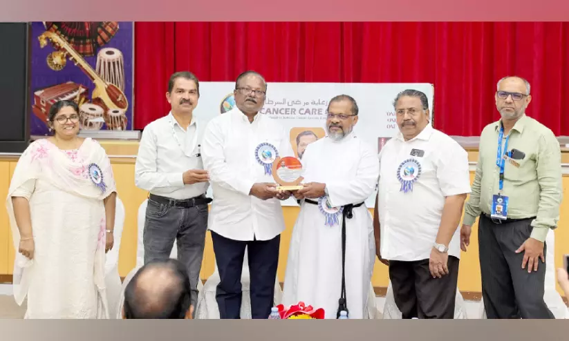 രഞ്ജി അച്ഛന് സ്വീകരണം നൽകി കാൻസർ കെയർ ഗ്രൂപ് രഞ്ജി അച്ഛന് സ്വീകരണം നൽകി കാൻസർ കെയർ ഗ്രൂപ്