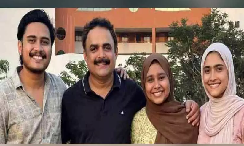 ഗണിതശാസ്ത്രമേള: നേട്ടത്തിന്റെ ചരിത്രം തുടർന്ന് അധ്യാപകനും മക്കളും ഗണിതശാസ്ത്രമേള: നേട്ടത്തിന്റെ ചരിത്രം തുടർന്ന് അധ്യാപകനും മക്കളും