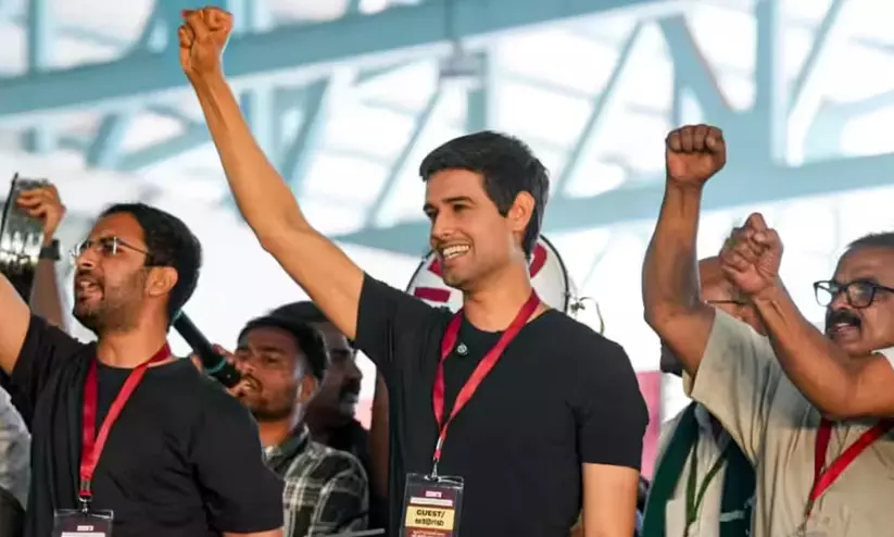 ജർമൻ പൗരത്വമുള്ള ധ്രുവ് റാഠി എസ്.ഐ.ആർ വിരുദ്ധ സമരത്തിൽ പങ്കെടുത്തതെങ്ങനെ? പരാതി നൽകി ബിജെപി നേതാവ് ജർമൻ പൗരത്വമുള്ള ധ്രുവ് റാഠി എസ്.ഐ.ആർ വിരുദ്ധ സമരത്തിൽ പങ്കെടുത്തതെങ്ങനെ? പരാതി നൽകി ബിജെപി നേതാവ്