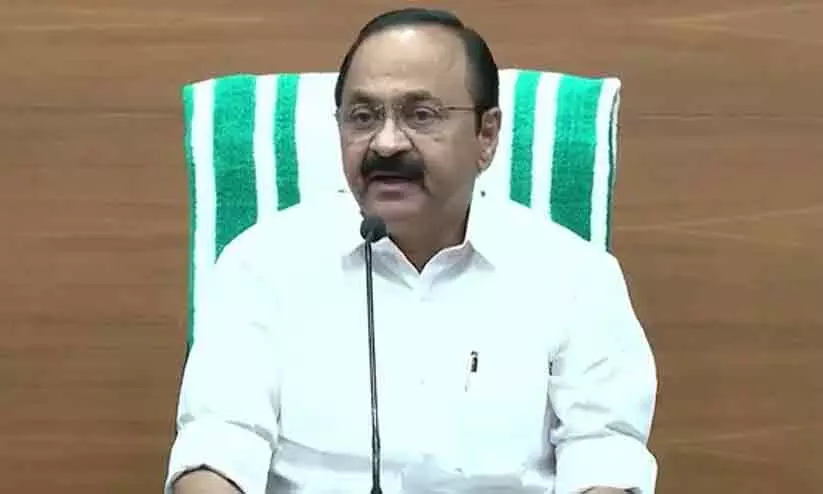 അടൂർ പ്രകാശിന്റെ വാദങ്ങൾ തള്ളി വി.ഡി. സതീശൻ: സർക്കാറിന്റെ എല്ലാ തീരുമാനങ്ങളും പാർട്ടി നയങ്ങൾക്ക് അനുസരിച്ചെന്ന് മുഖ്യമന്ത്രി അടൂർ പ്രകാശിന്റെ വാദങ്ങൾ തള്ളി വി.ഡി. സതീശൻ: സർക്കാറിന്റെ എല്ലാ തീരുമാനങ്ങളും പാർട്ടി നയങ്ങൾക്ക് അനുസരിച്ചെന്ന് മുഖ്യമന്ത്രി
