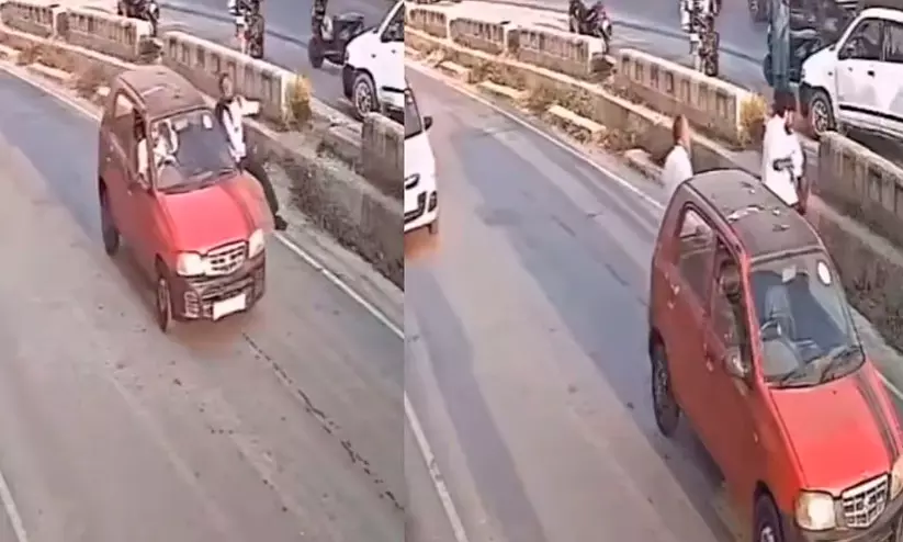 അബദ്ധത്തിൽ കാൽ നടയാത്രകാരനെ കാറിടിച്ചു, പിന്നാലെ യുവാവിനെ കെട്ടിപിടിച്ച് ഡ്രൈവർ; വിഡിയോ അബദ്ധത്തിൽ കാൽ നടയാത്രകാരനെ കാറിടിച്ചു, പിന്നാലെ യുവാവിനെ കെട്ടിപിടിച്ച് ഡ്രൈവർ; വിഡിയോ