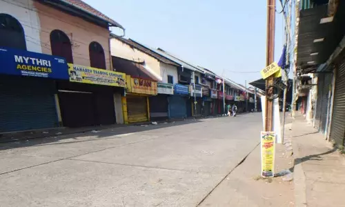 പാ​ള​യം മാ​ർ​ക്ക​റ്റ് പൊ​ളി​ക്കും: എ​ൻ.​ഐ.​ടി റി​പ്പോ​ർ​ട്ട് ന​ട​പ്പി​ലാ​ക്ക​ണ​മെ​ന്ന് എ​ൽ.​ഡി.​എ​ഫ്, ബി.​ജെ.​പി കൗ​ൺ​സി​ല​ർ​മാ​ർ