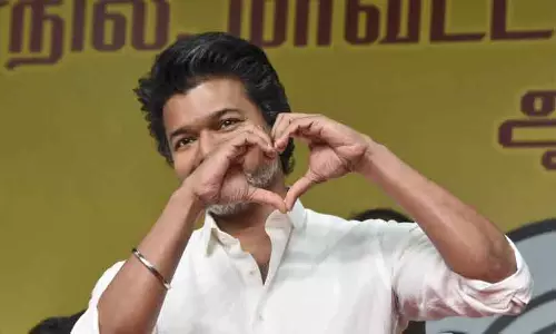 തമിഴകത്ത് രണ്ടിടത്തും വിജയ് മുന്നേറ്റം; ഉപതെരഞ്ഞെടുപ്പ് വോട്ടെണ്ണൽ പുരോഗമിക്കുന്നു