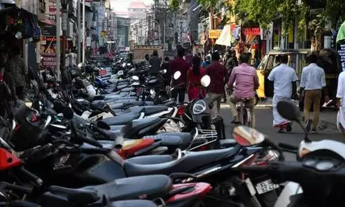ബ്രോ​ഡ്‌​വേ​യി​ലെ പാ​ർ​ക്കി​ങ് കു​രു​ക്ക്: പ​രി​ഹാ​രം കാ​ണാ​ൻ ന​ഗ​രാ​സൂ​ത്ര​ണ സ​മി​തി