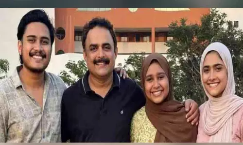 ഗ​ണി​ത​ശാ​സ്ത്ര​മേ​ള: നേ​ട്ട​ത്തി​ന്റെ ച​രി​ത്രം തു​ട​ർ​ന്ന് അ​ധ്യാ​പ​ക​നും മ​ക്ക​ളും