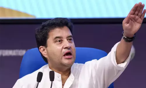 Union Communications Minister Jyotiraditya Scindia addressing the media on satellite communications licensing alongside Starlink and Jio logos.