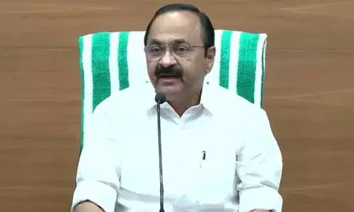 അടൂർ പ്രകാശിന്റെ വാദങ്ങൾ തള്ളി വി.ഡി. സതീശൻ: സർക്കാറിന്റെ എല്ലാ തീരുമാനങ്ങളും പാർട്ടി നയങ്ങൾക്ക് അനുസരിച്ചെന്ന് മുഖ്യമന്ത്രി അടൂർ പ്രകാശിന്റെ വാദങ്ങൾ തള്ളി വി.ഡി. സതീശൻ: സർക്കാറിന്റെ എല്ലാ തീരുമാനങ്ങളും പാർട്ടി നയങ്ങൾക്ക് അനുസരിച്ചെന്ന് മുഖ്യമന്ത്രി