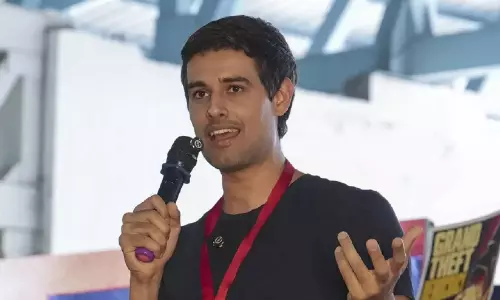 ധ്രുവ് റാഠിയുടെ പൗരത്വം പരിശോധിക്കണമെന്ന് മുൻ പൊലീസ് കമീഷണർ ധ്രുവ് റാഠിയുടെ പൗരത്വം പരിശോധിക്കണമെന്ന് മുൻ പൊലീസ് കമീഷണർ