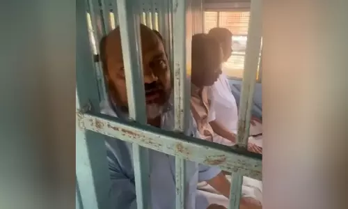 ആരോഗ്യപ്രശ്നങ്ങൾ അറിയിച്ചിട്ടും പൊലീസ് മുഖവിലക്കെടുത്തില്ലെന്ന് ജോൺ ബ്രിട്ടാസ്, കസ്റ്റഡിയിലെടുത്തവരെ മാറ്റുന്നത് എവിടേക്ക് ? വ്യക്തമാക്കാതെ ഡൽഹി പൊലീസ്