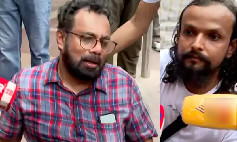 ‘ഇവനുള്ളത് കൊണ്ട് മാത്രം ഞാൻ രക്ഷപ്പെട്ടു... എന്നെ മർദിക്കുന്നത് പൊലീസ് ബോഡിക്യാമിലൂടെ ഡി.സി.പി കണ്ടു’- ജോൺ ബ്രിട്ടാസ് ഐ.സി.യുവിൽ ‘ഇവനുള്ളത് കൊണ്ട് മാത്രം ഞാൻ രക്ഷപ്പെട്ടു... എന്നെ മർദിക്കുന്നത് പൊലീസ് ബോഡിക്യാമിലൂടെ ഡി.സി.പി കണ്ടു’- ജോൺ ബ്രിട്ടാസ് ഐ.സി.യുവിൽ
