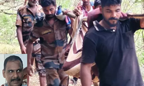 കാട്ടാനയുടെ കാൽചുവട്ടിൽനിന്ന് ജീവിതത്തിലേക്ക്..; എസ്.എഫ്.ഒ സജീഷിന് ഇത് രണ്ടാംജന്മം കാട്ടാനയുടെ കാൽചുവട്ടിൽനിന്ന് ജീവിതത്തിലേക്ക്..; എസ്.എഫ്.ഒ സജീഷിന് ഇത് രണ്ടാംജന്മം